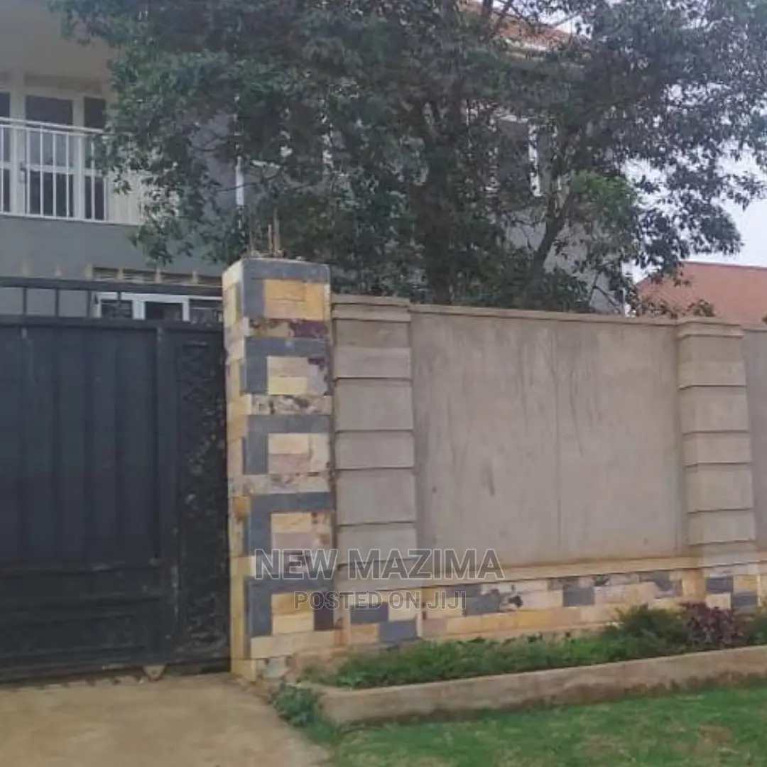 5bdrm House in Jomayi Nalumunye, Division a for Sale in Division A