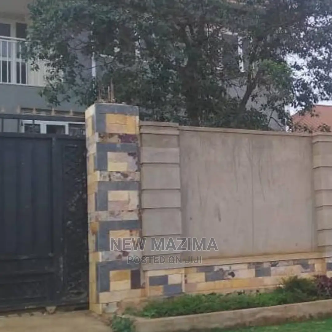 5bdrm House in Jomayi Nalumunye, Division a for Sale in Division A