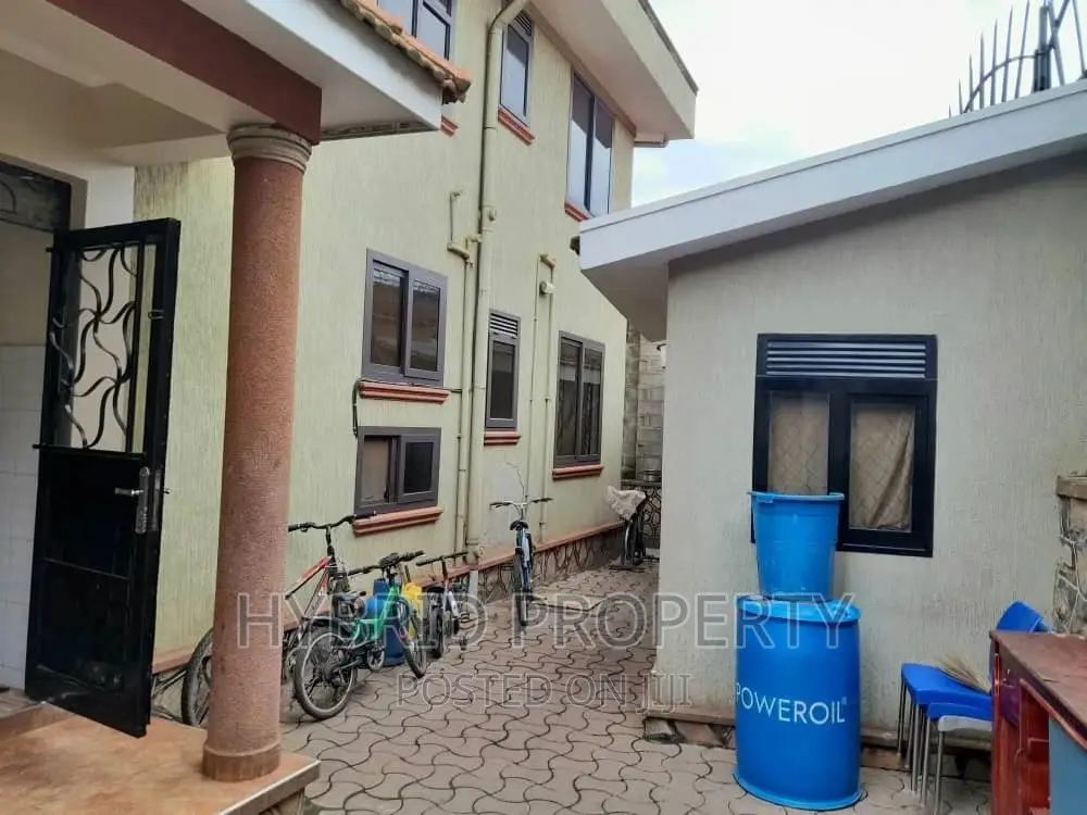 Furnished 4bdrm Mansion in Nansana~Kabulengwa, Wakiso / Wakiso in Wakiso / Wakiso