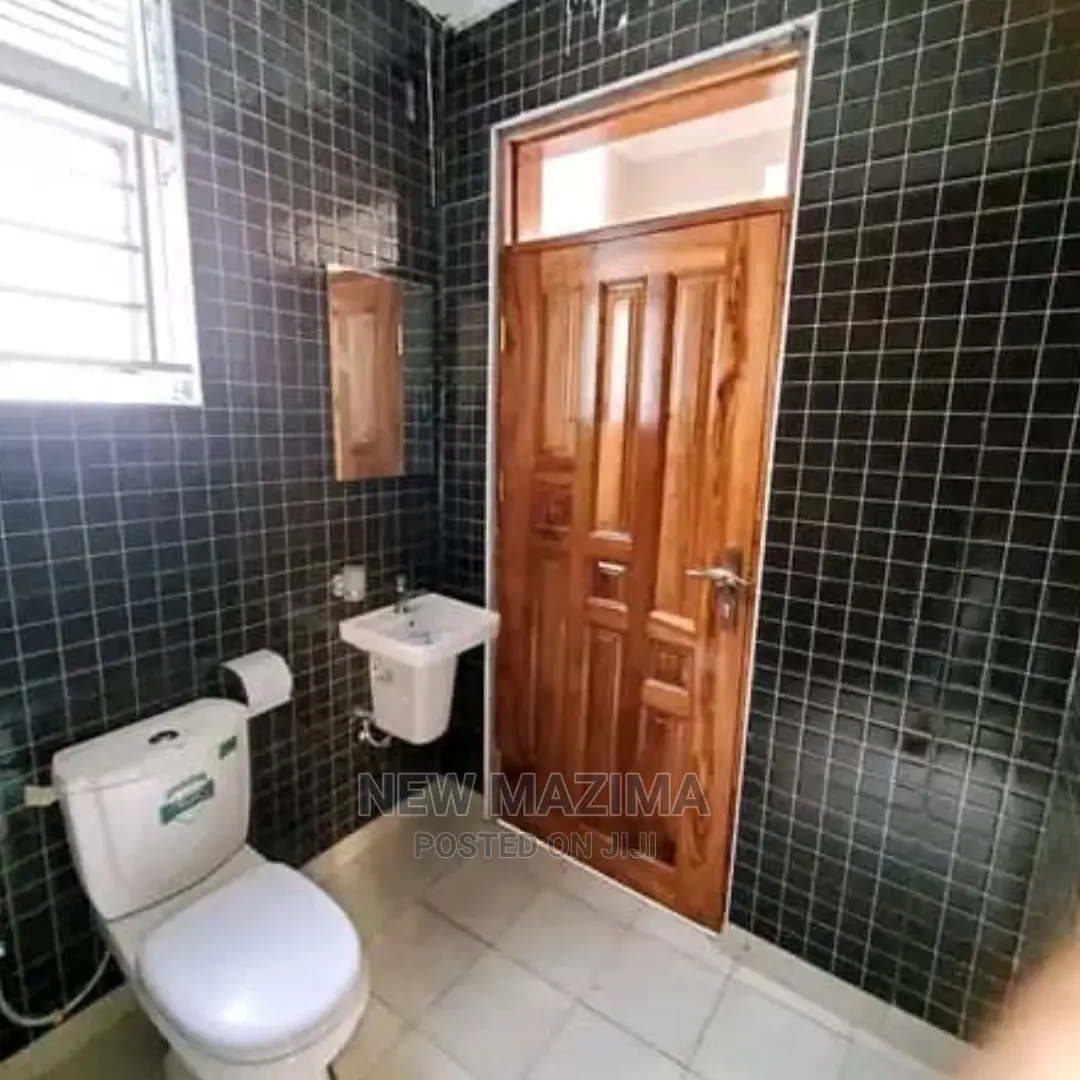 6bdrm Block of Flats in Muyenga Heights, Division a for Sale in Division A