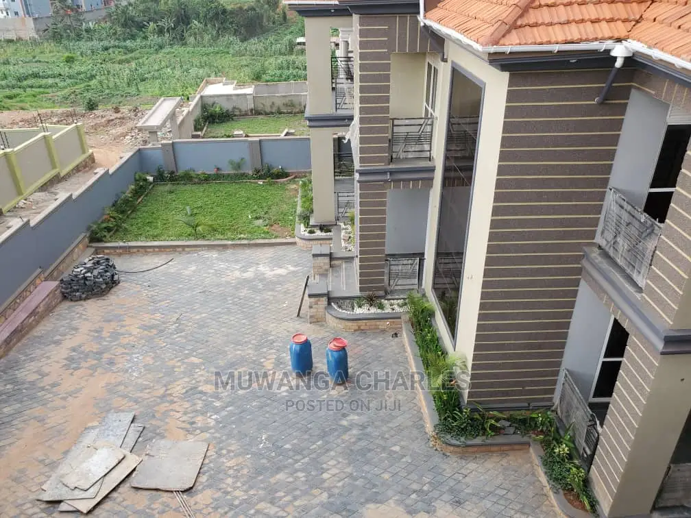 5bdrm Duplex in Fs Properties Ltd, Central Division for Sale in Central Division