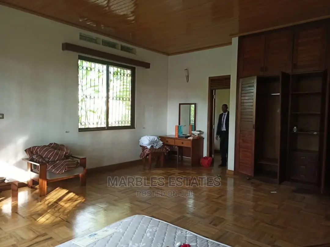 4bdrm Bungalow in Upper Kololo, Central Division for Rent in Central Division