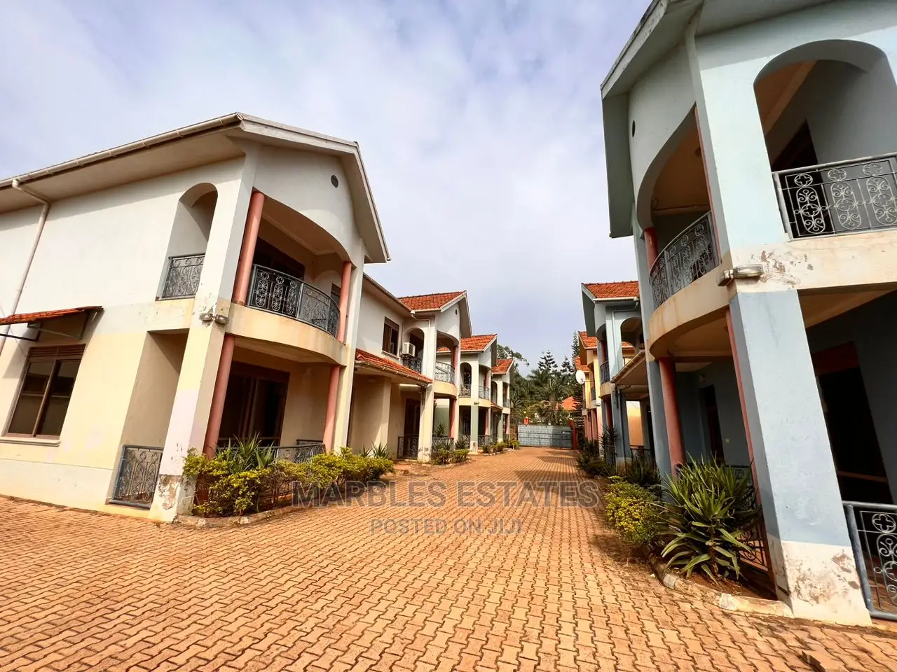 3bdrm Townhouse / Terrace in Bugoloobi, Central Division for Rent in Central Division