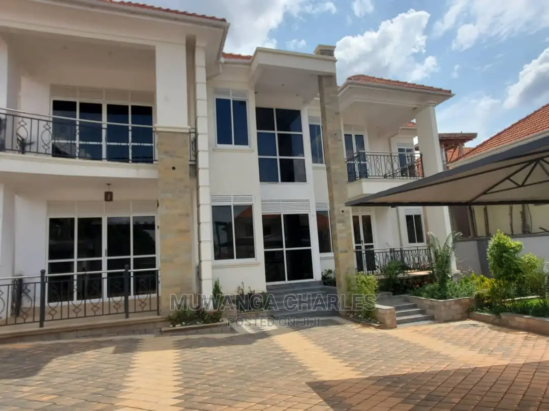 5bdrm Duplex in Fs Properties Ltd, Central Division for Sale in Central Division
