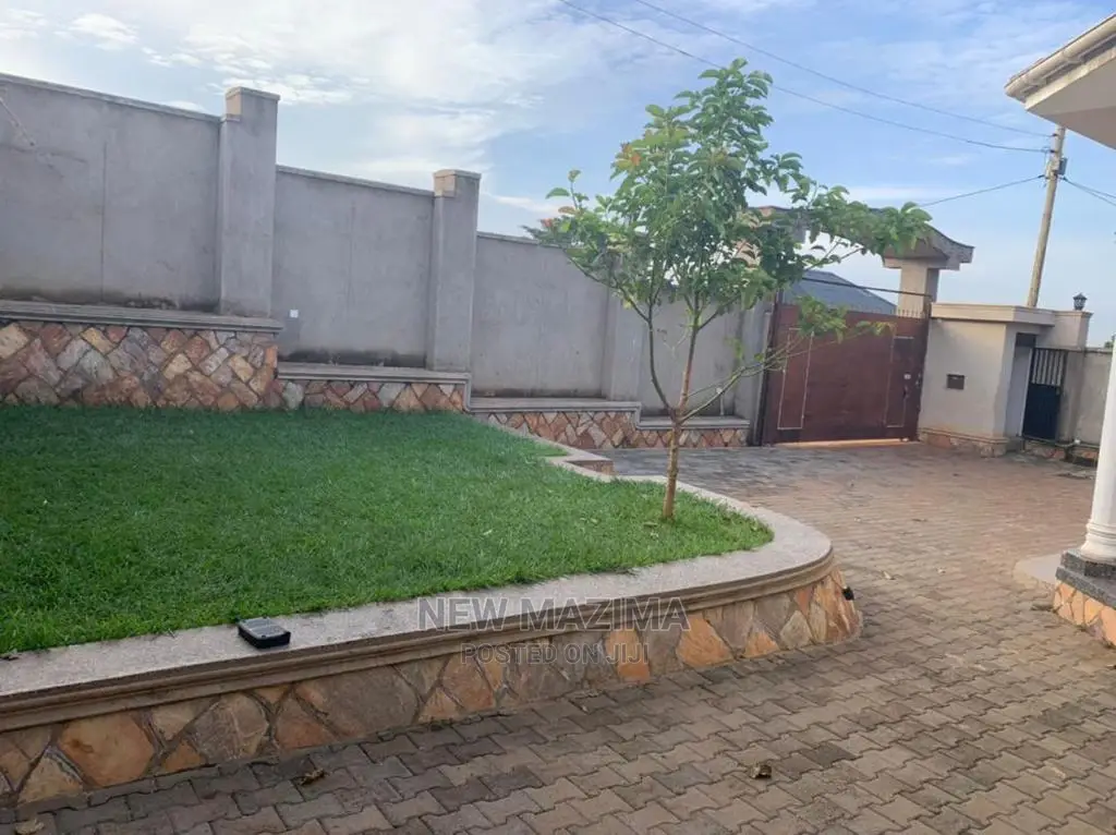 3bdrm House in Nsanji Manja, Division a for Sale in Division A