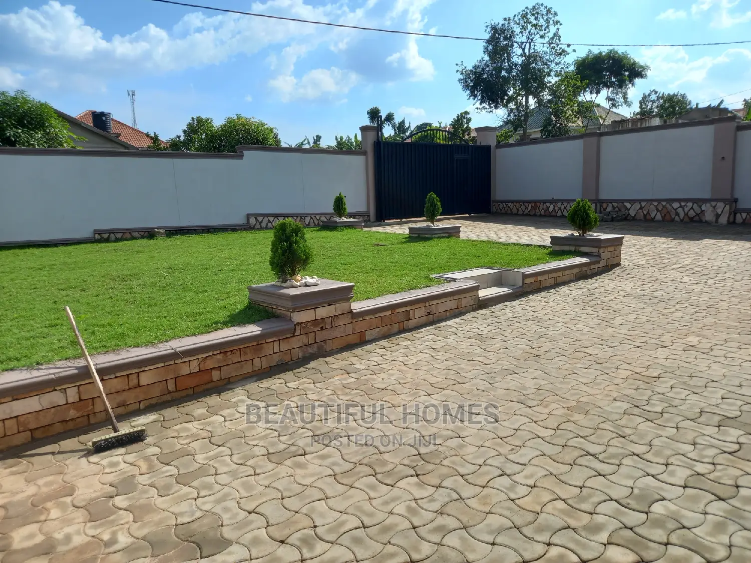 Furnished 4bdrm Bungalow in Kira for Sale in Kira