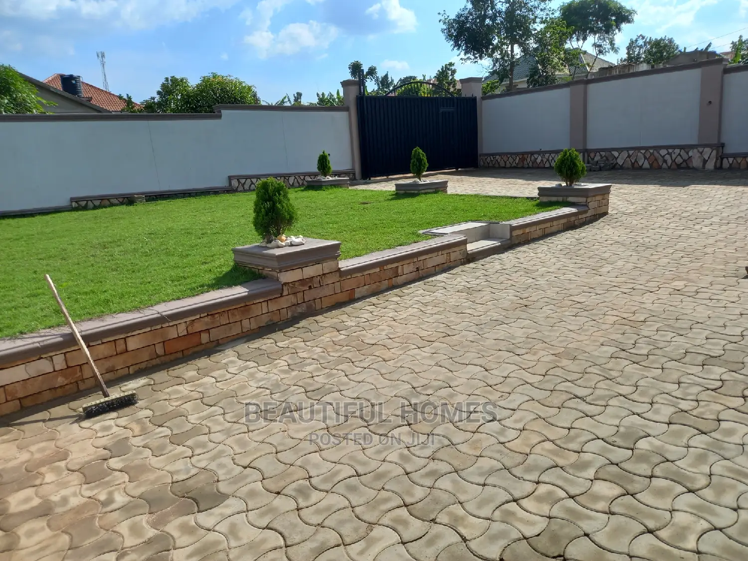 Furnished 4bdrm Maisonette in Kira for Sale in Kira