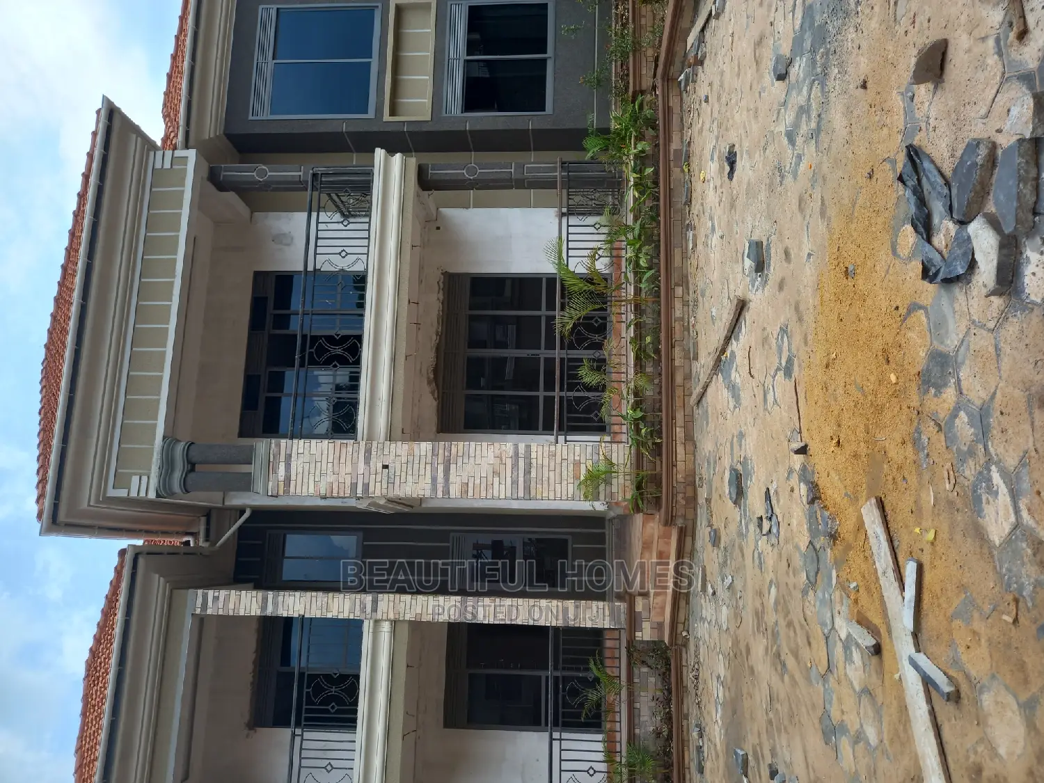 Furnished 6bdrm Duplex in Kisaasi, Central Division for Sale in Central Division