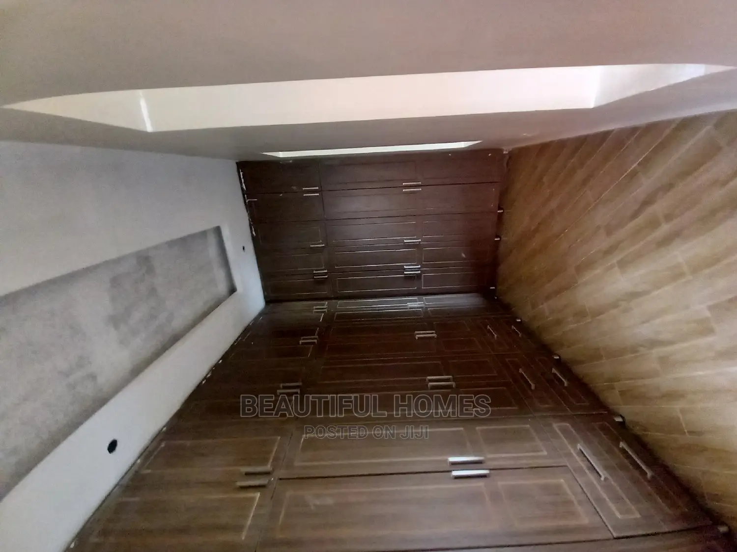 Furnished 6bdrm Mansion in Kisaasi, Central Division for Sale in Central Division