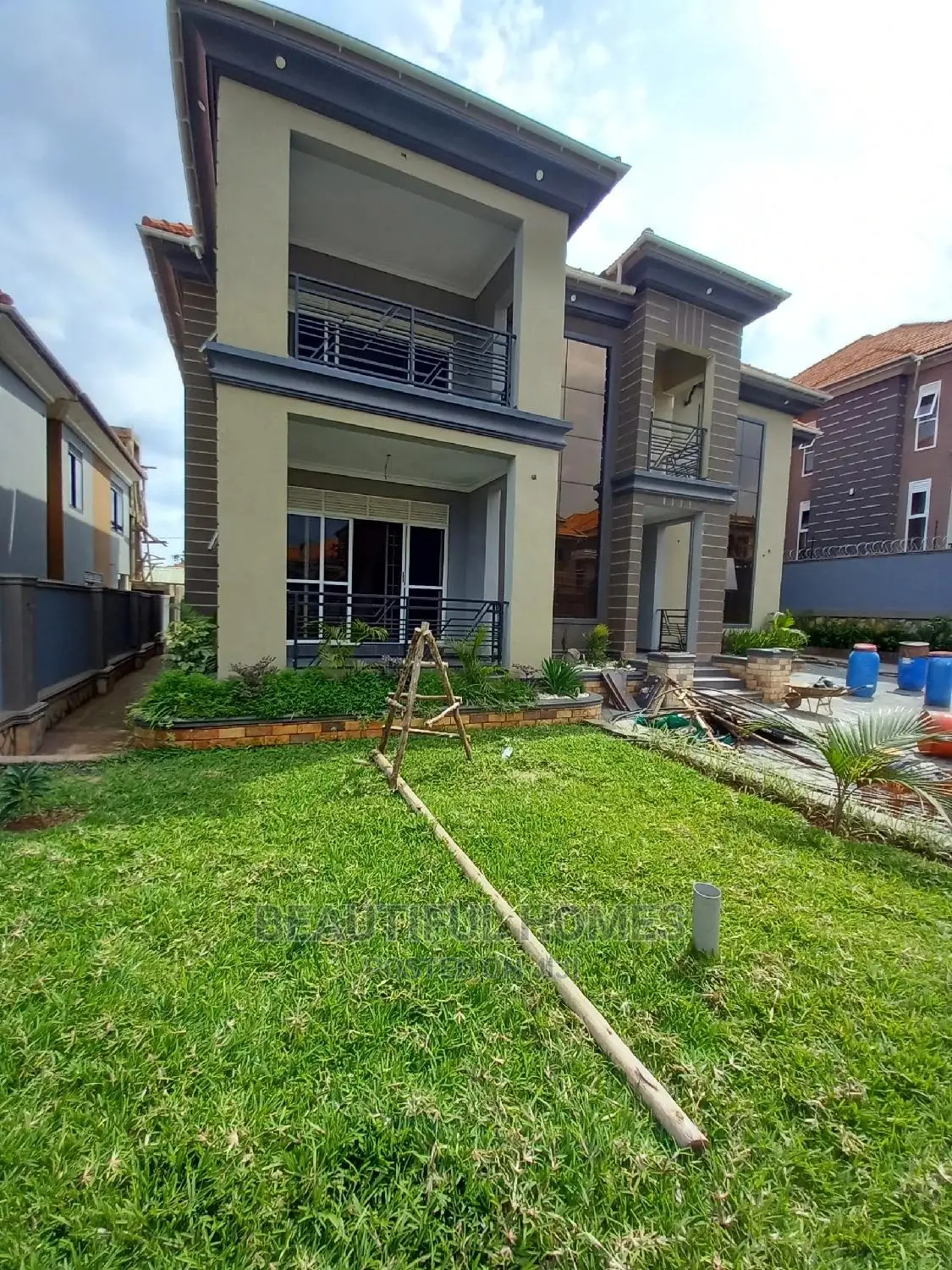 Furnished 6bdrm Mansion in Kisaasi, Central Division for Sale in Central Division