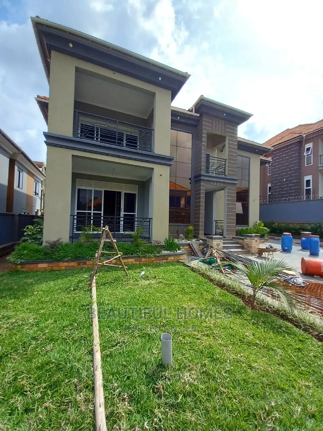 Furnished 6bdrm Duplex in Kisaasi, Central Division for Sale in Central Division