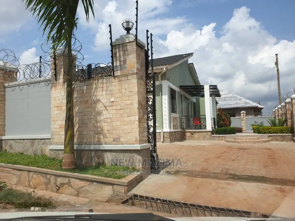 4bdrm Bungalow in Kitende, Division A for sale in Division A