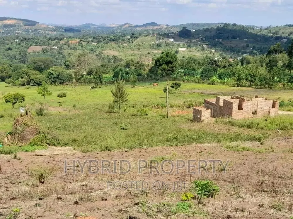 Prime Plots for Sale at Gayaza~Nkoowe [Wakiso]~Hoima Road. in Wakiso / Wakiso