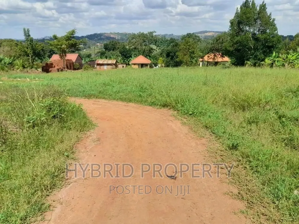 Prime Plots for Sale at Gayaza~Nkoowe [Wakiso]~Hoima Road. in Wakiso / Wakiso