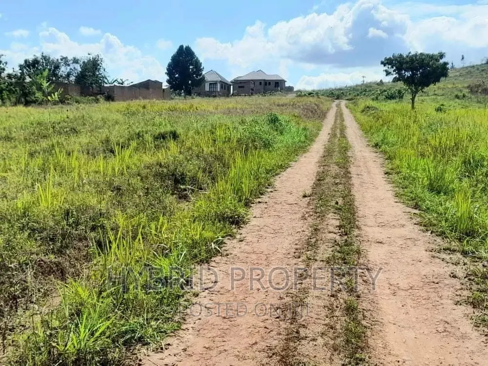 Prime Plots for Sale at Gayaza~Nkoowe [Wakiso]~Hoima Road. in Wakiso / Wakiso