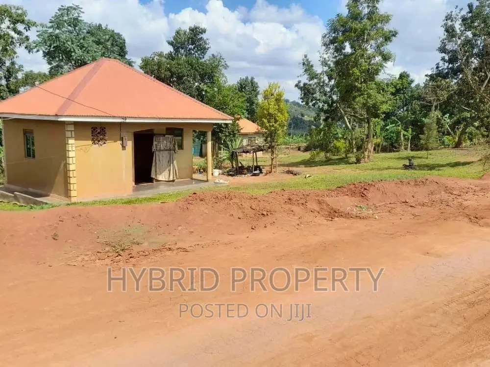 Prime Plots for Sale at Gayaza~Nkoowe [Wakiso]~Hoima Road. in Wakiso / Wakiso