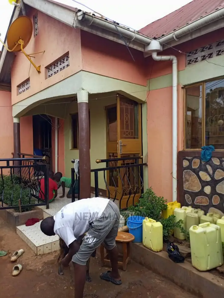 3bdrm House in Salaama Munyonyo Rd, Central Division for Sale in Central Division