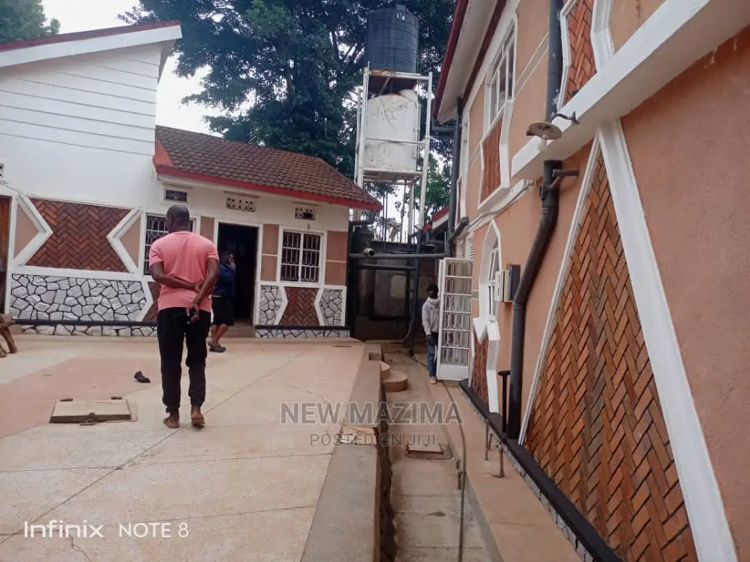 6bdrm Mansion in Najjanankumbi, Central Division for Rent in Central Division