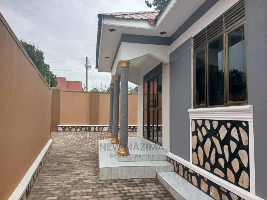 3bdrm House in Mpererwe Kabaganda, Central Division for Sale in Central Division