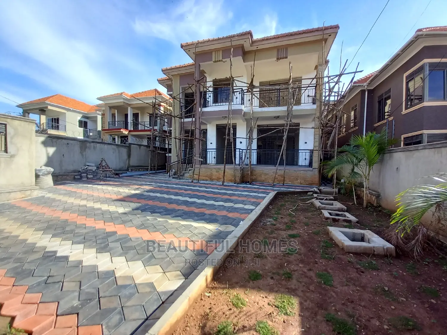 Furnished 6bdrm Duplex in Kiwatule, Central Division for Sale in Central Division
