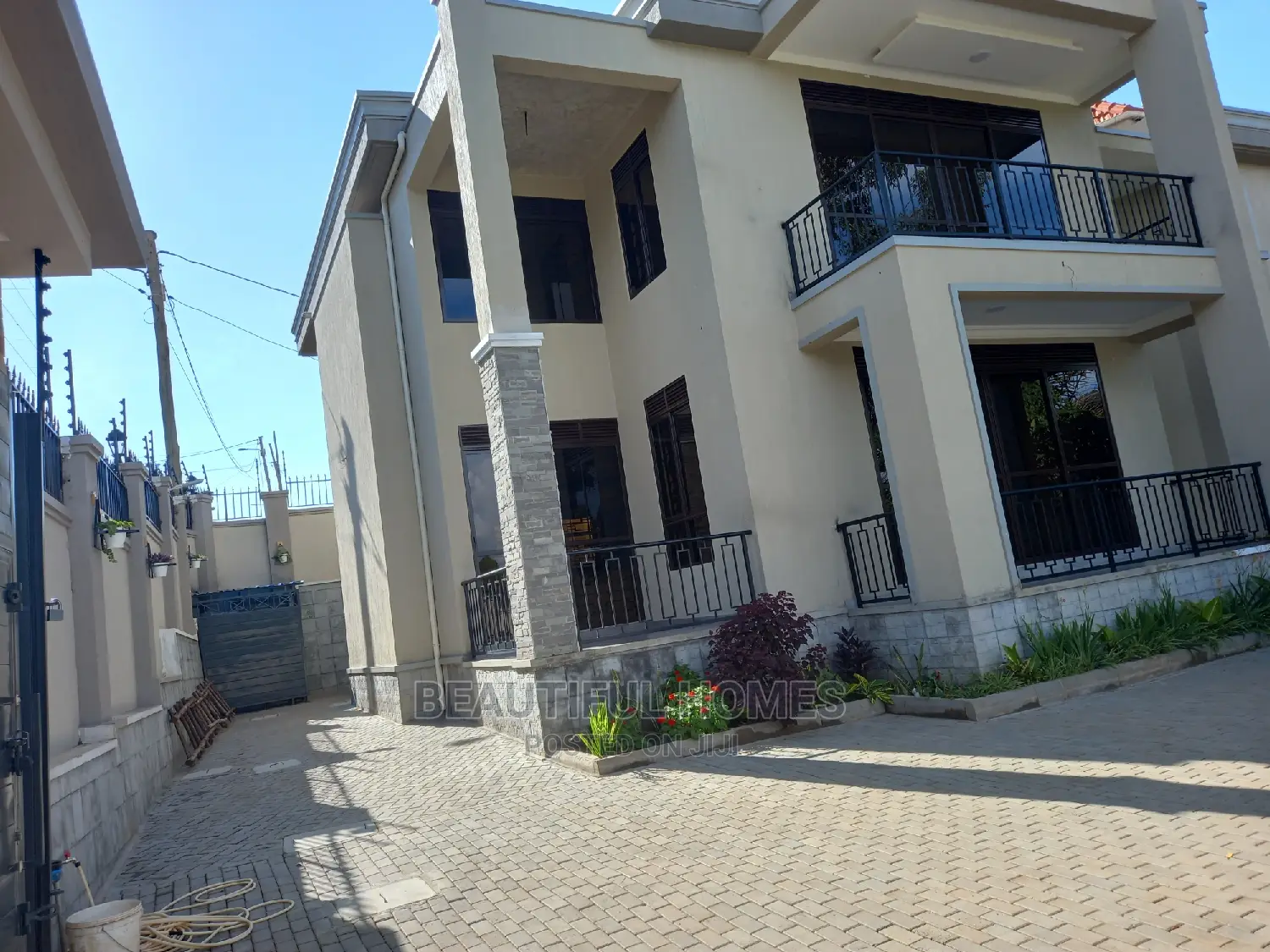 Furnished 6bdrm Mansion in Kiwatule Bidandi, Central Division for Sale in Central Division