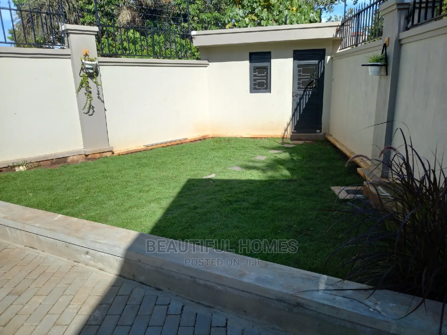 Furnished 6bdrm House in Kiwatule, Central Division for Sale in Central Division