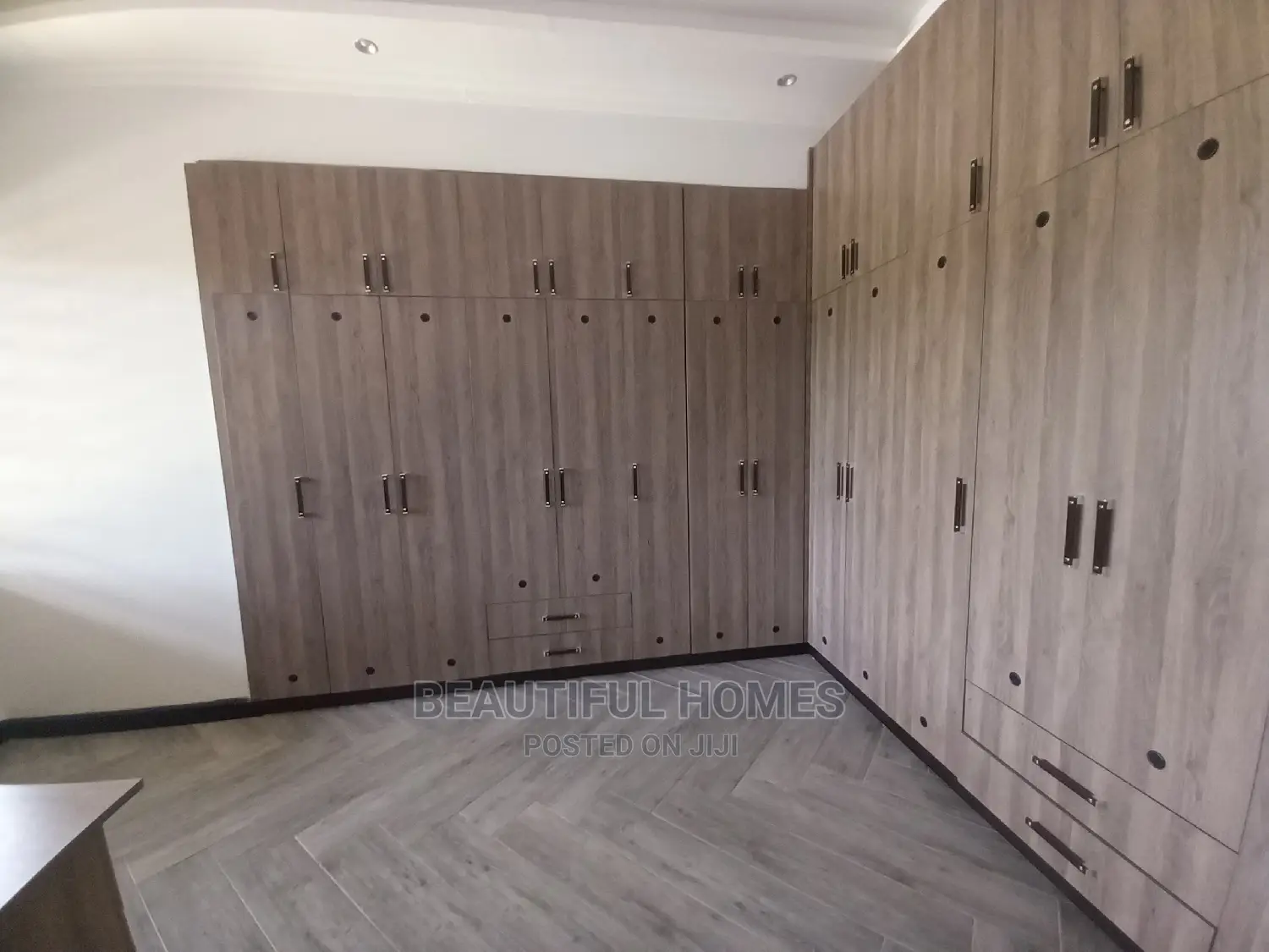 Furnished 6bdrm Mansion in Kiwatule First Class, Central Division in Central Division