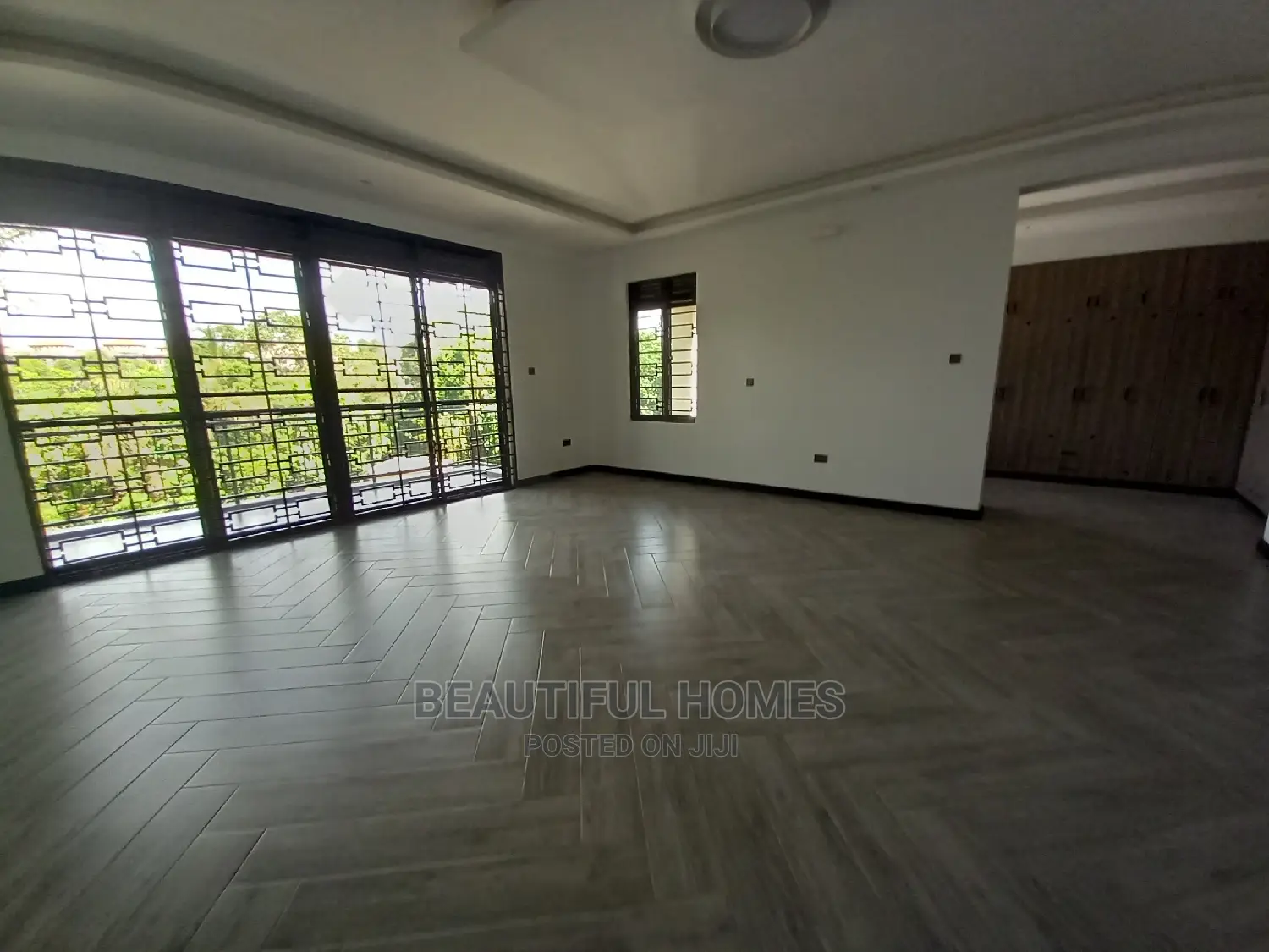 Furnished 6bdrm Mansion in Kiwatule First Class, Central Division in Central Division