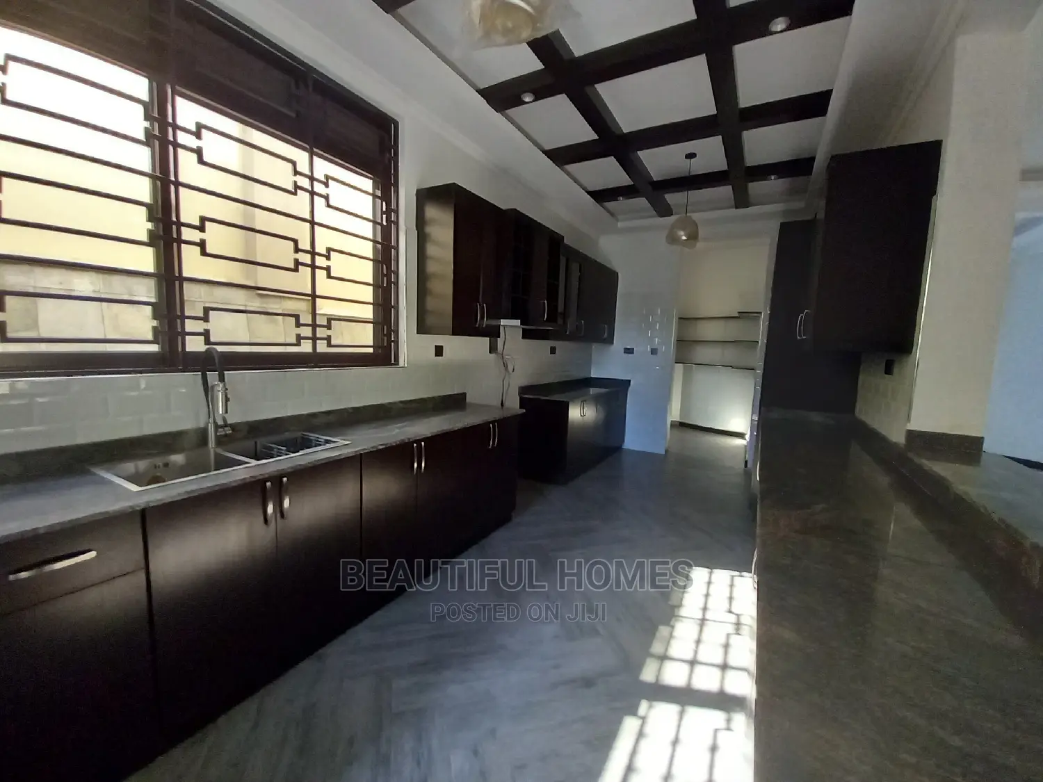 Furnished 6bdrm Mansion in Kiwatule First Class, Central Division in Central Division