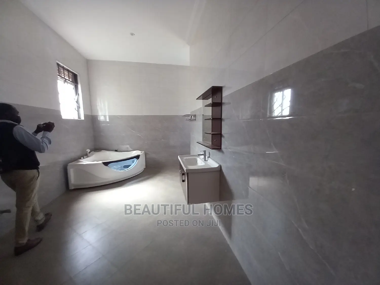 Furnished 6bdrm Mansion in Kyanja, Central Division for Sale in Central Division