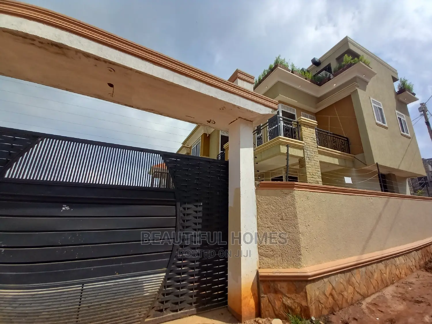 Furnished 5bdrm House in Kyanja, Central Division for Sale in Central Division