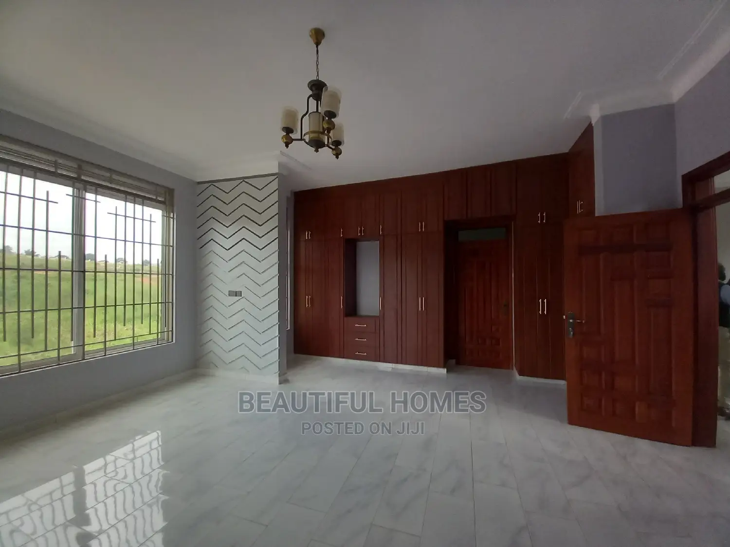 Furnished 5bdrm Mansion in Kyanja, Central Division for Sale in Central Division