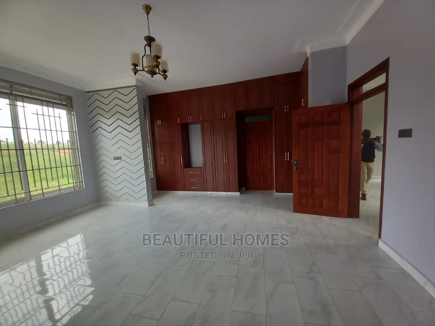 Furnished 5bdrm Mansion in Kyanja, Central Division for Sale in Central Division