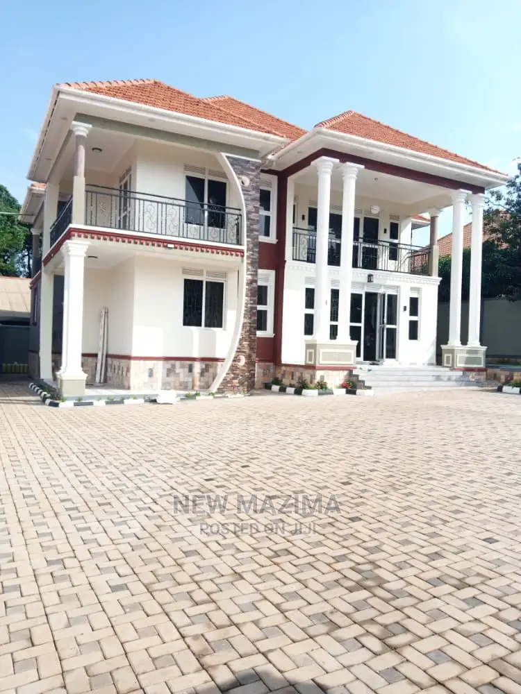 7bdrm Maisonette in Seguku Ntebe Rd, Central Division for Sale in Central Division