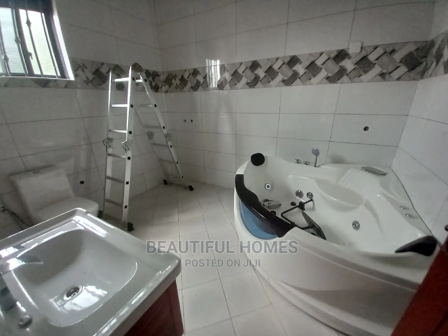 Furnished 5bdrm Mansion in Najjera, Central Division for Sale in Central Division