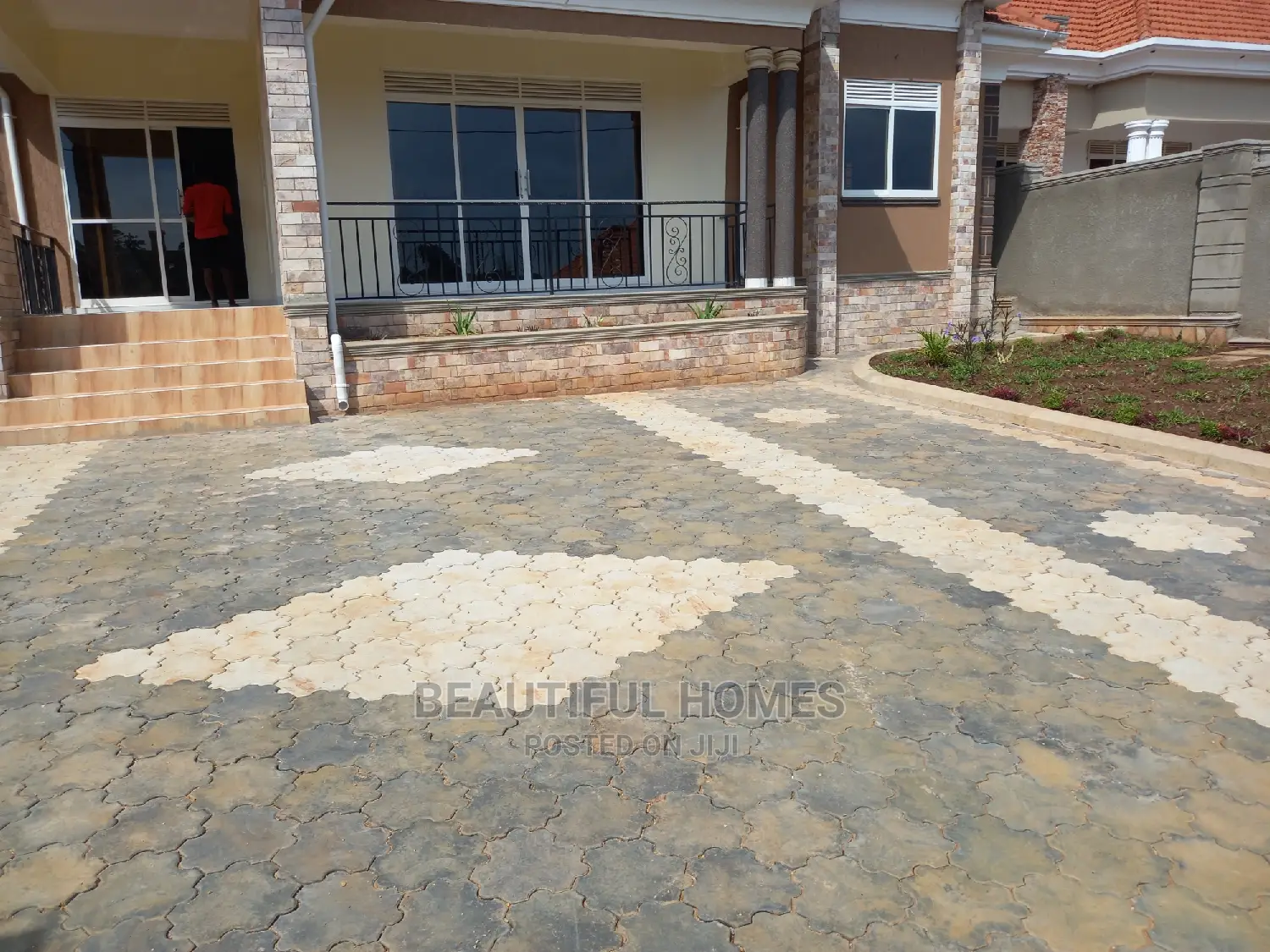Furnished 4bdrm Bungalow in Kira Corporate for Sale in Kira