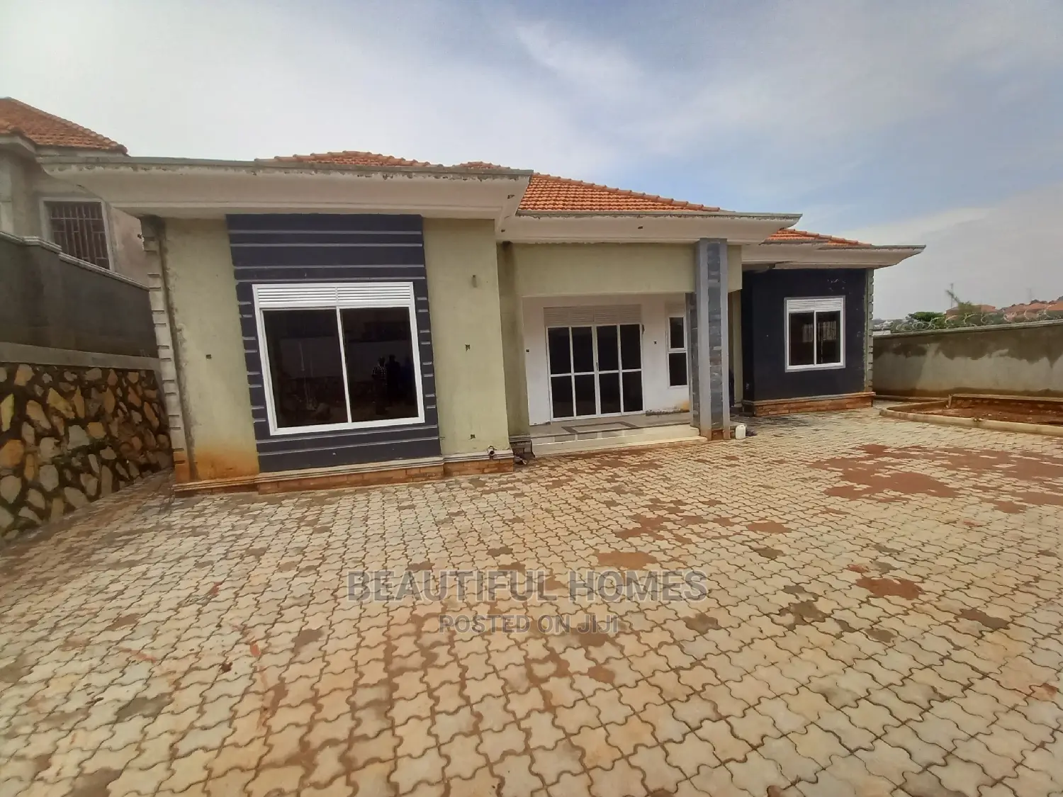 Furnished 4bdrm Bungalow in Kira for Sale in Kira