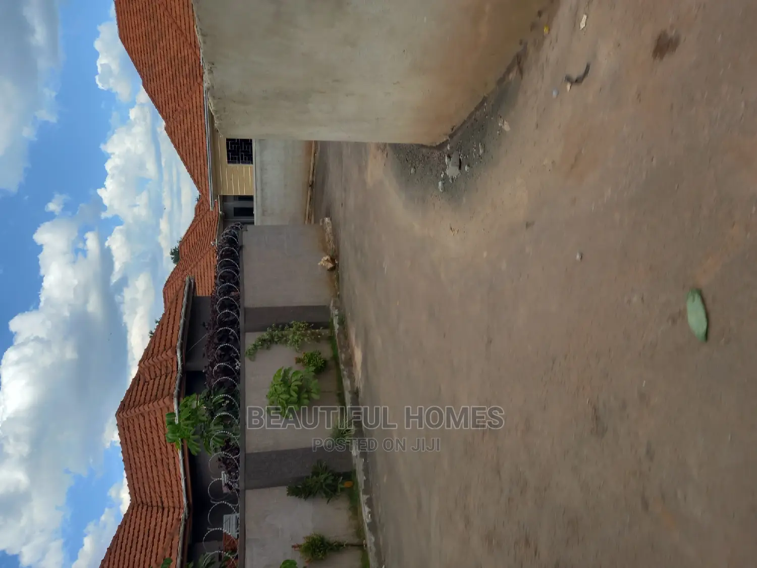 Furnished 6bdrm House in Kira All Tarmack for Sale in Kira