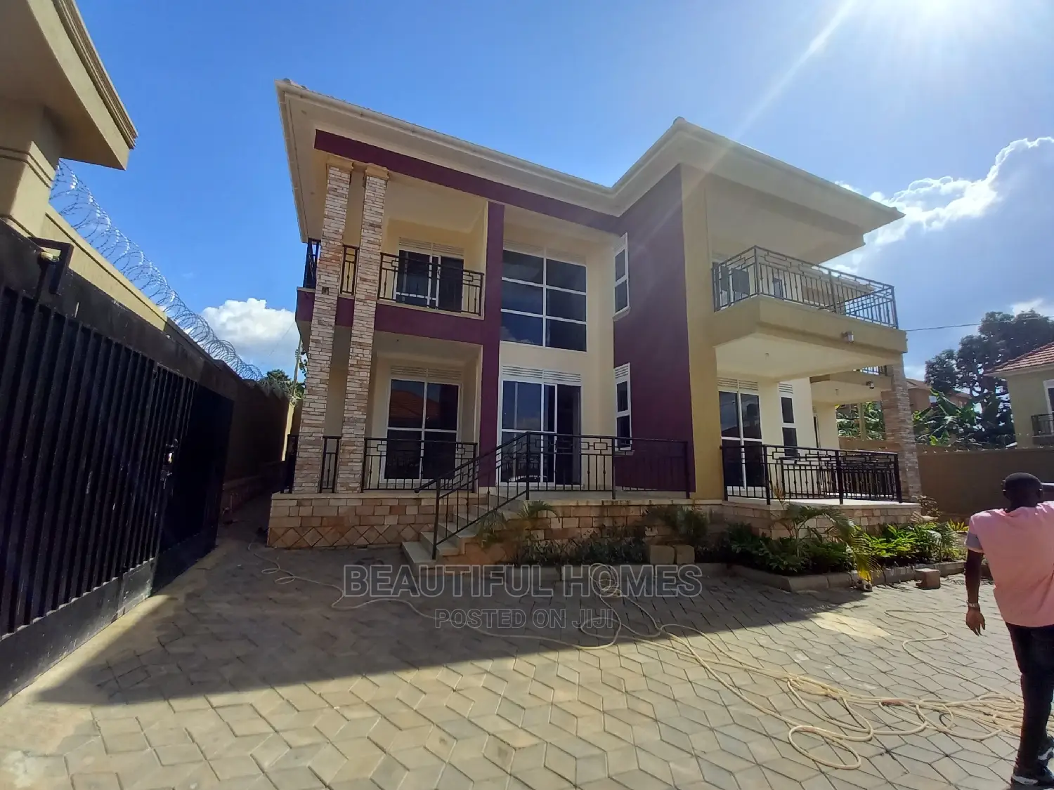 Furnished 6bdrm Mansion in Kira Mansions for Sale in Kira