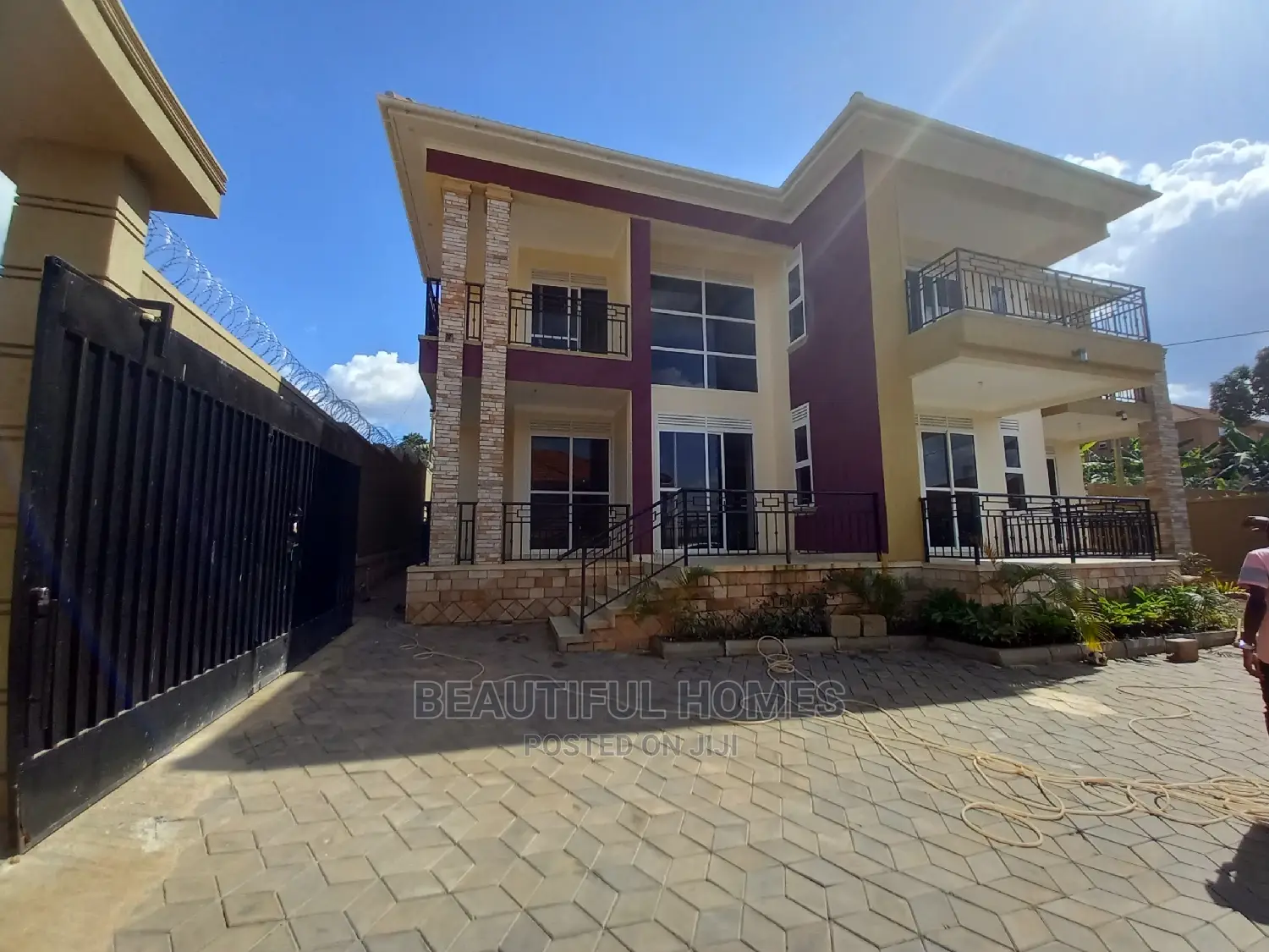 Furnished 6bdrm Mansion in Kira Mansions for Sale in Kira