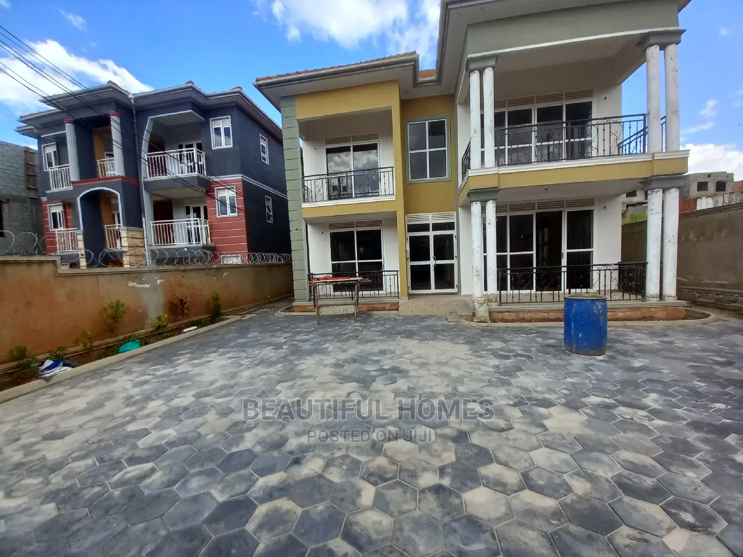 Furnished 4bdrm Mansion in Kira All Tarmack for Sale in Kira