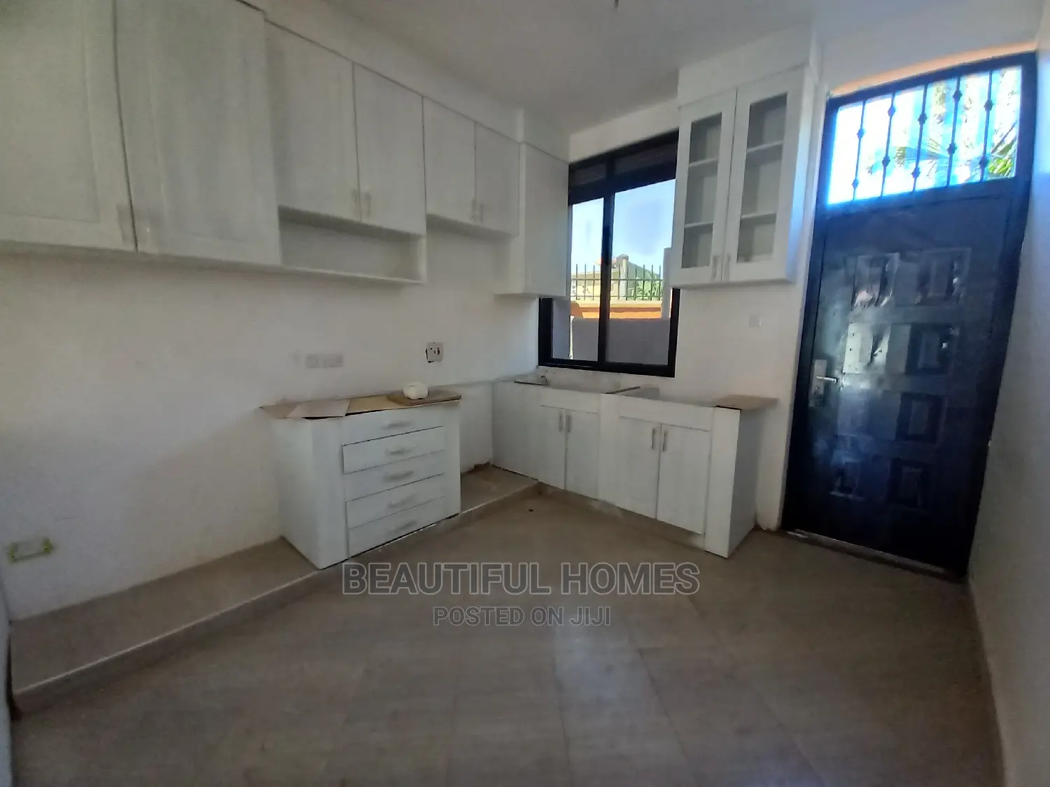 Furnished 4bdrm Mansion in Kisaasi Posh, Central Division for Sale in Central Division