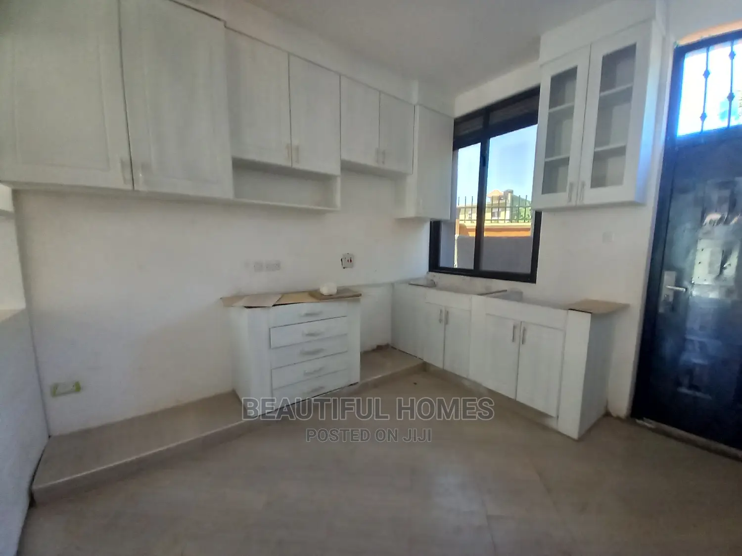 Furnished 5bdrm House in Kisaasi, Central Division for Sale in Central Division