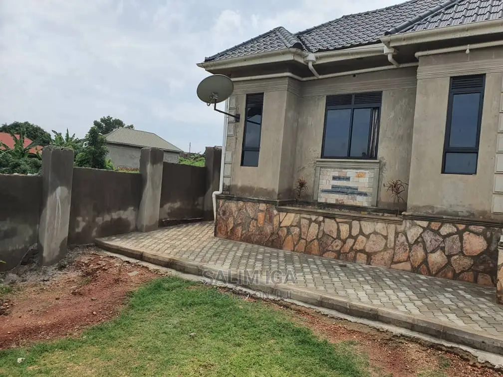 3bdrm Bungalow in Kololo Property, Central Division for Sale in Central Division