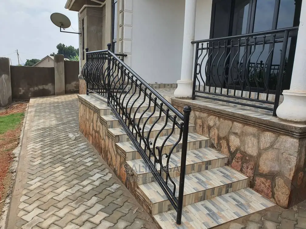 3bdrm Bungalow in Kololo Property, Central Division for Sale in Central Division
