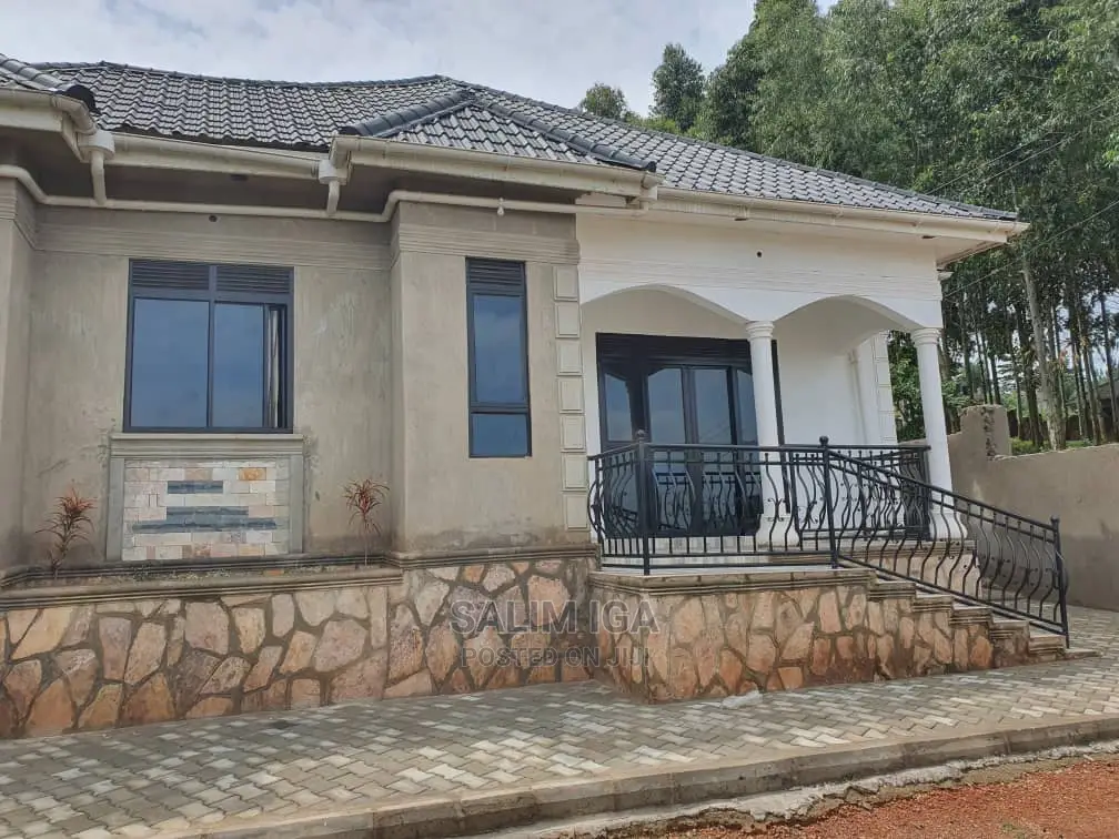 3bdrm Bungalow in Kololo Property, Central Division for Sale in Central Division