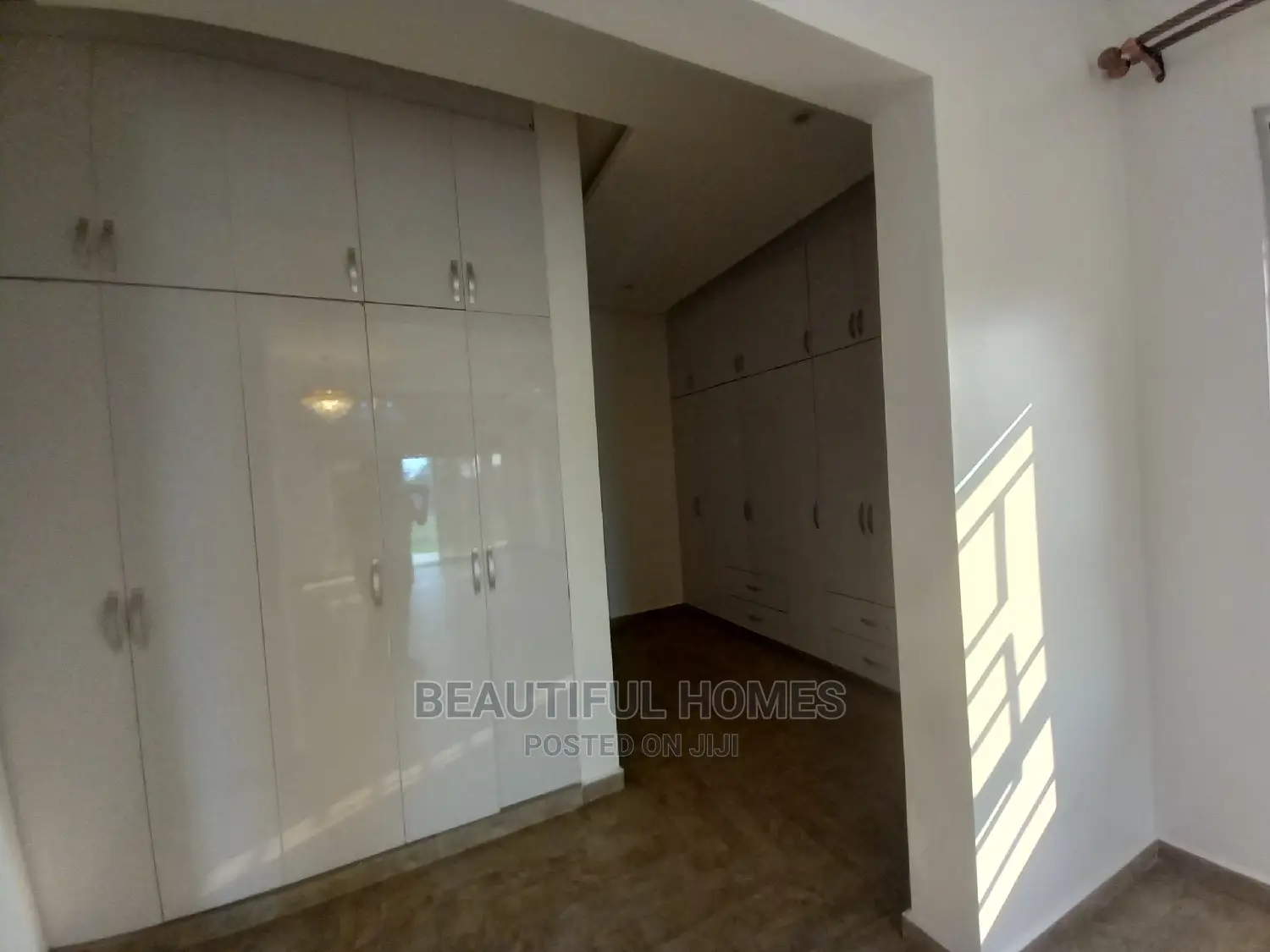Furnished 5bdrm Duplex in Kisaasi Corporate, Central Division for Sale in Central Division