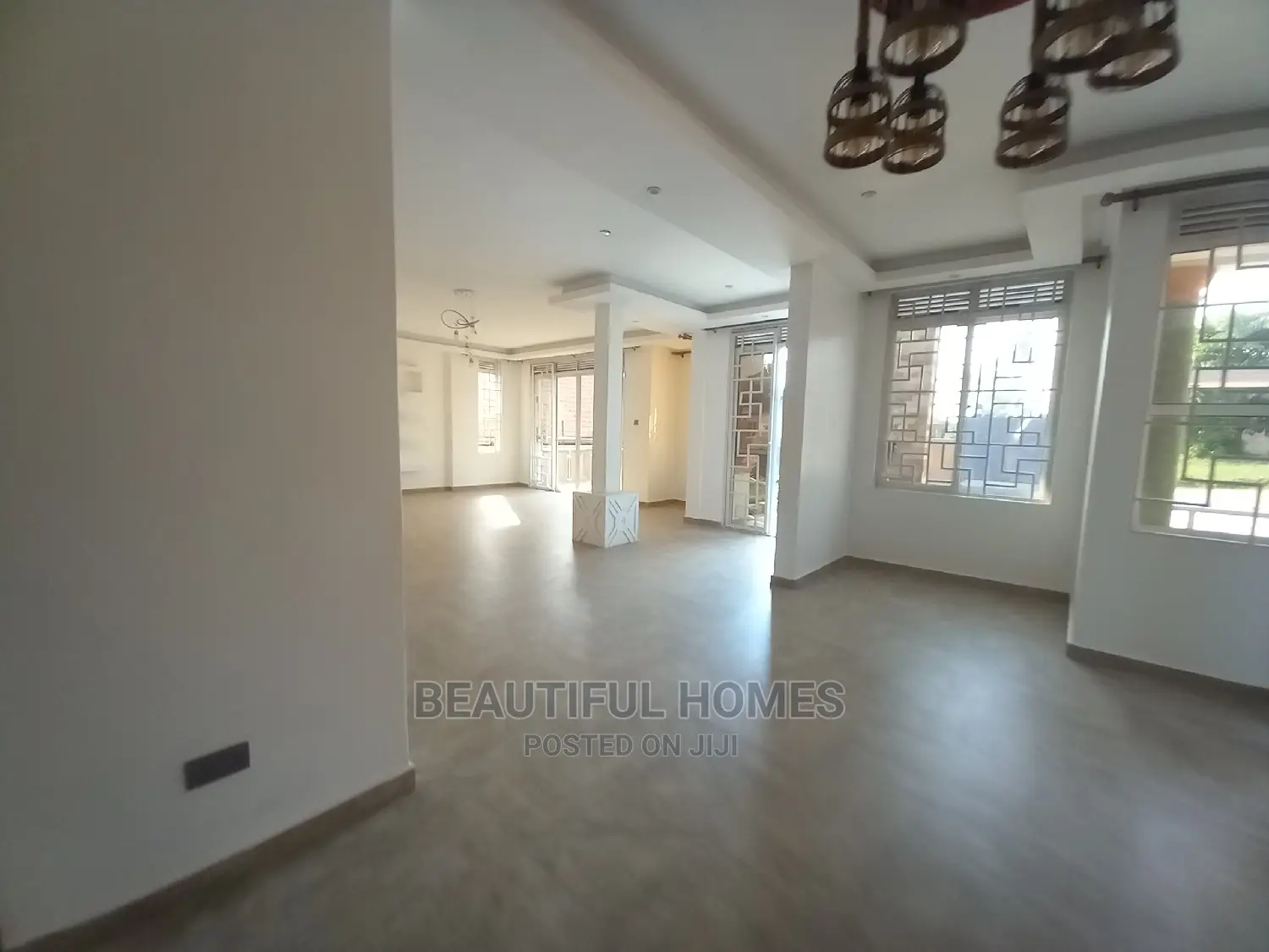 Furnished 6bdrm House in Kira All Tarmack for Sale in Kira