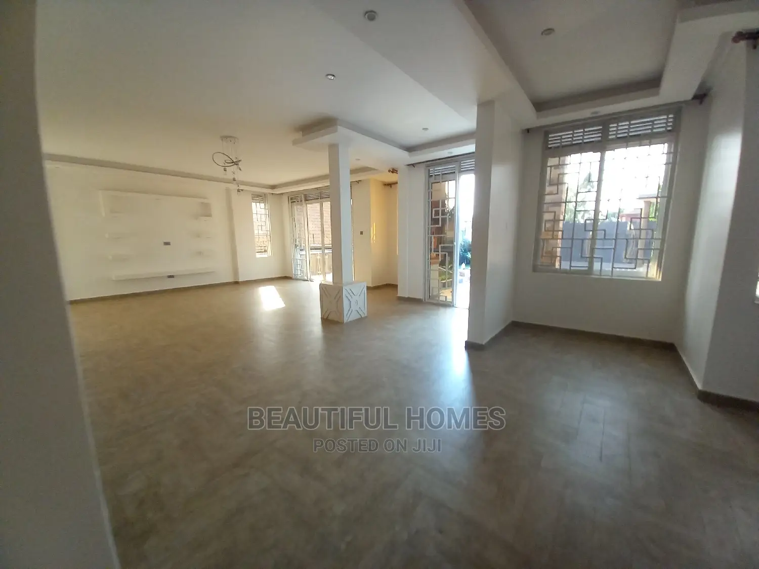Furnished 6bdrm House in Kira All Tarmack for Sale in Kira