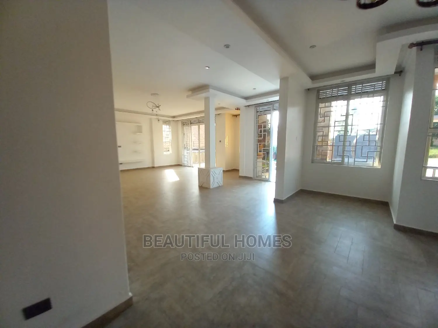 Furnished 6bdrm House in Kira All Tarmack for Sale in Kira